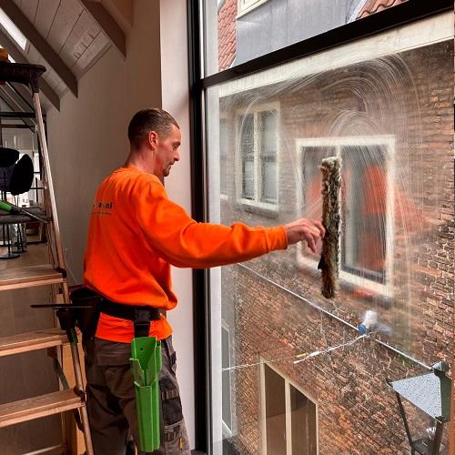 Glasbewassing kantoorruimte Alkmaar Centrum Juni 2025
