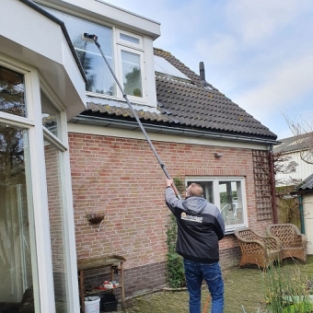 Reiniging boeidelen en glasbewassing woningen Alkmaar en Heerhugowaard. December 2020