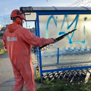 Graffiti verwijderen supermarkt winkelwagen overkapping AH Januari 2022