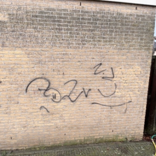 Graffiti verwijderen supermarkt winkelwagen overkapping AH Januari 2022