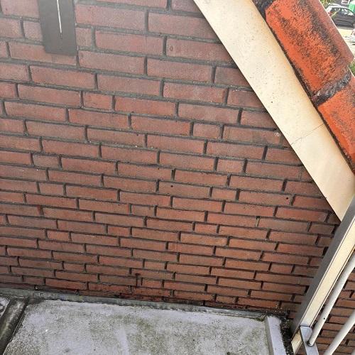 Voegwerk vervangen en reiniging kunststof en galerij Narcissenpad Uitgeest Juli 2025