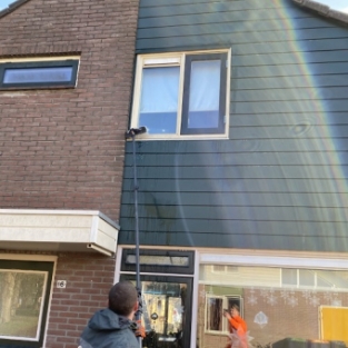 Schoonmaken dakgootranden, zonnepanelen en houtwerk woning Zuid Scharwoude Maart 2021