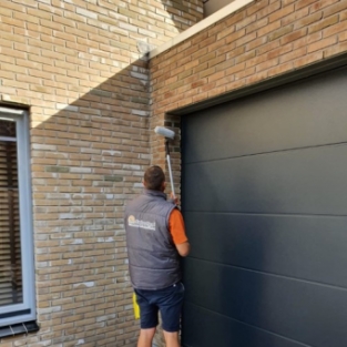 Reinigen gevel en impregneren garage nieuwbouwwoning Heerhugowaard Augustus 2020