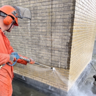 Reiniging van gevel in Haarlem (Wijk Oosterduin) woning particulier mei 2022