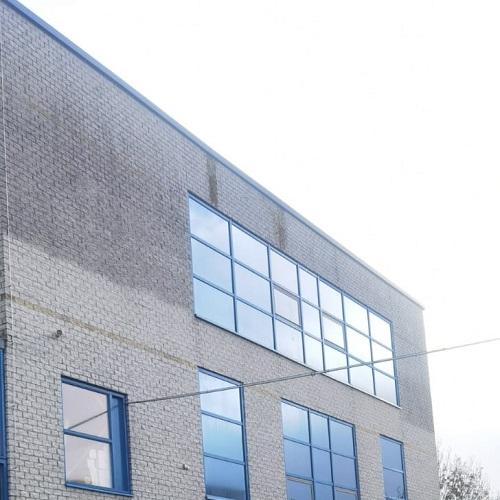 Reiniging metselwerk, stucwerk en zonnepanelen Heerhugowaard Industrieterrein Oktober 2025
