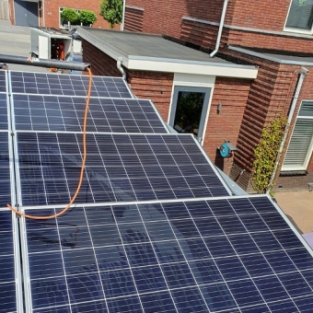 Zonnepanelen schoonmaken en onderhouden woning Obdam Augustus 2020