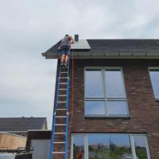 Schoonmaken en reinigen zonnepanelen particuliere woning Heerhugowaard Augustus 2020