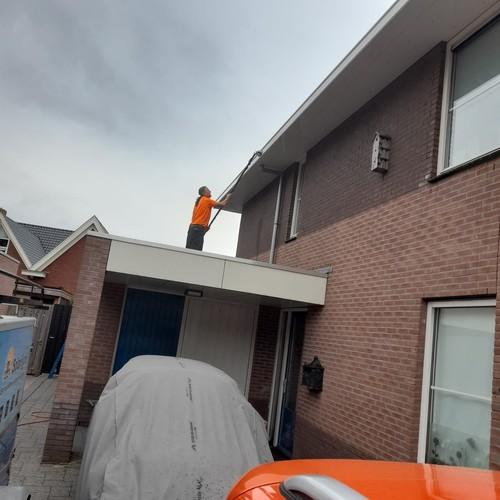 Overstekken rondom woning reinigen in Schagen Hoep Zuid Juni 2026