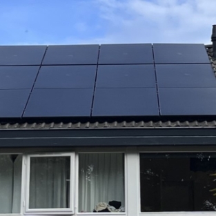 Plaatsen zonnepanelen inclusief aanbrengen vogelwering woning Heerhugowaard Oktober 2022