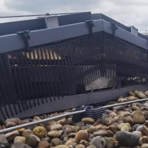 Plaatsen vogelwering zonnepanelen Alkmaar Hout/Vossenhof mei 2026