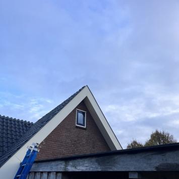 Schoonmaken schilderwerk en zonnepanelen woning Wognum December 2022