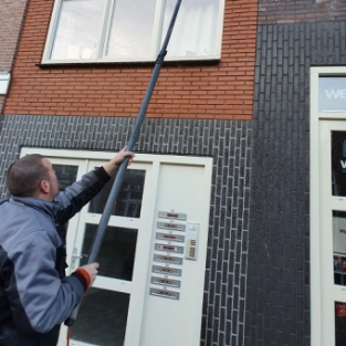 Reinigen kozijnen en glasbewassing vastgoedbeheerder pand Alkmaar januari 2021