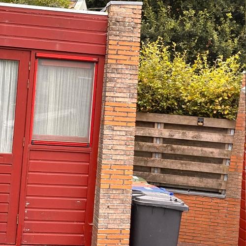 Reiniging houtwerk, gevels en terras Schermerhorn Augustus 2025