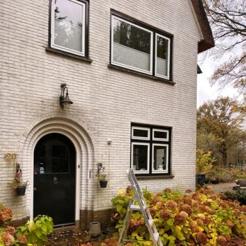 Reinigen geschilderde gevel woning particulier Aerdenhout December 2023