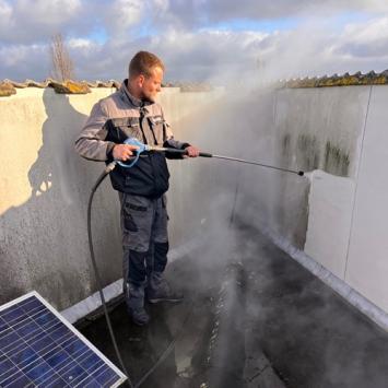 Reinigen kunststof rondom woning particulier Zaandam December 2023