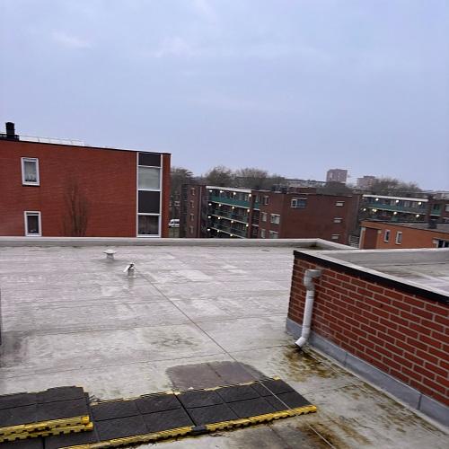 Reinigen gecoat dak Stationsplein Heerhugowaard Januari 2026