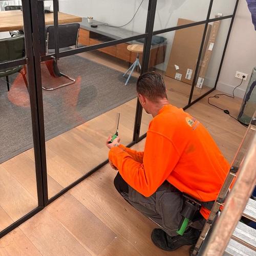 Glasbewassing kantoorruimte Alkmaar Centrum Juni 2025