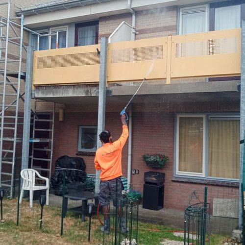 Reinigen en conserveren balkonhekken en gevels Schoorl juni 2026