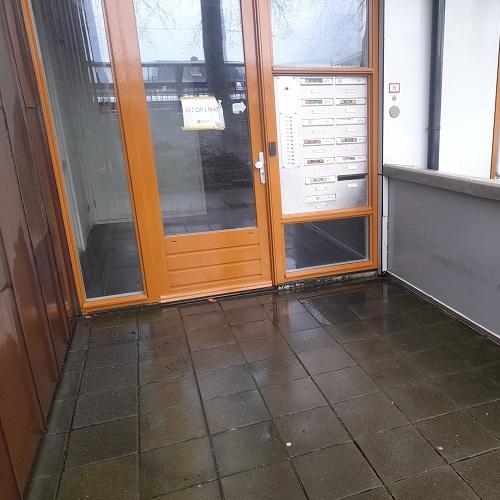 Station Heiloo Reinigen afdekbanden keerwanden tegels trap April 2026