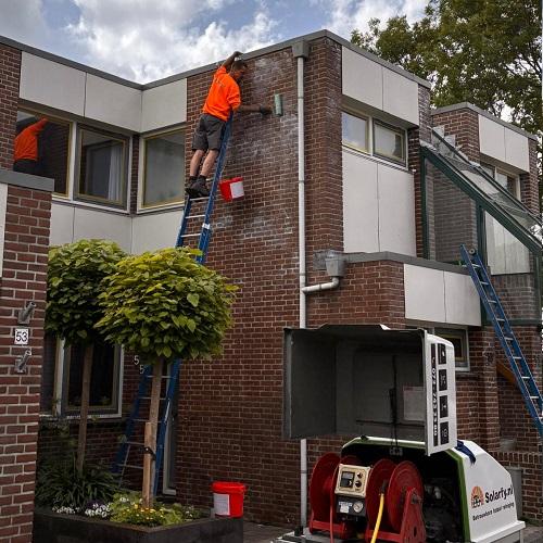 Vervangen voegwerk en reiniging kunststof in Akersloot West Juli 2025
