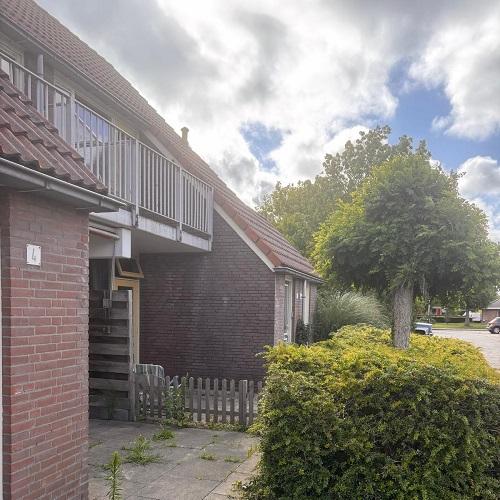 Voegwerk vervangen en reiniging kunststof en galerij Narcissenpad Uitgeest Juli 2025