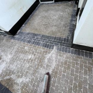 Straatwerk reiniging binnenplaats appartementencomplex Alkmaar Oktober 2022