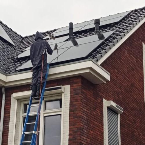 Hazerswoude-Dorp Reiniging boeidelen zonnepanelen en dakgootrand Juni 2026