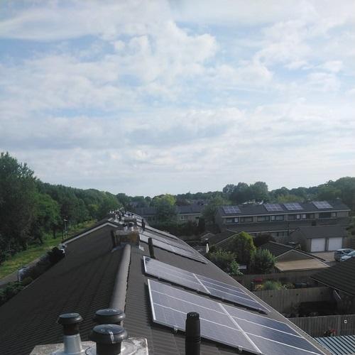 Reiniging zonnepanelen 17 woningen Alkmaar Bergermeer Juli 2025