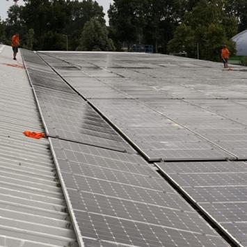 Schoonmaken zonnepanelen ijsbaan de meent Alkmaar Juni 2023