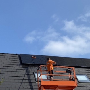 Reiniging zonnepanelen in opdracht van de BAM groep Zoetermeer September 2021