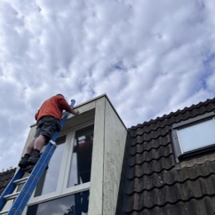Onderhoud kunststof rondom woning Zuidwijk Heerhugowaard en straatwerk reinigen Juni 2022