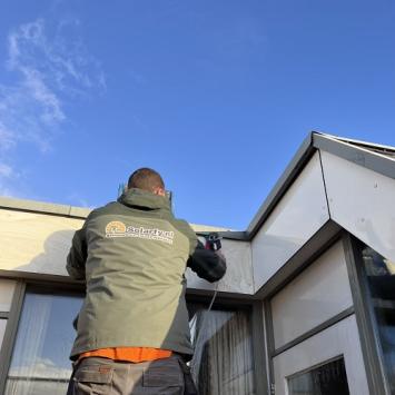 Reiniging kunststof elementen rondom appartementencomplex IJmuiden November 2022