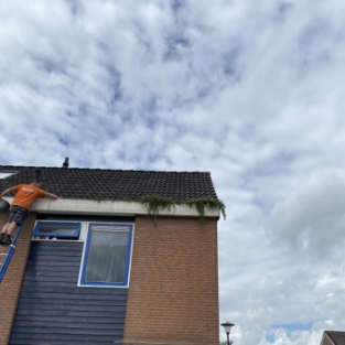 Dakgoot en boeideel reiniging woning Heerhugowaard Molenwijk Augustus 2021