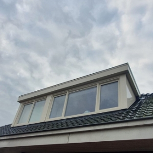 Reiniging boeidelen, dakkapel en betonnen dorpels buitenzijde woning Heemstede November 2020