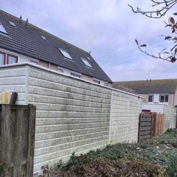 Reiniging bergruimtes straat met woningen in Velserbroek December 2022