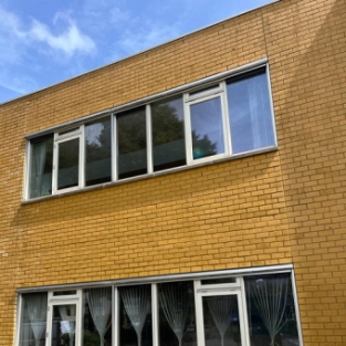 Gevel reiniging en impregneren scholencomplex gemeente Heiloo Augustus 2022