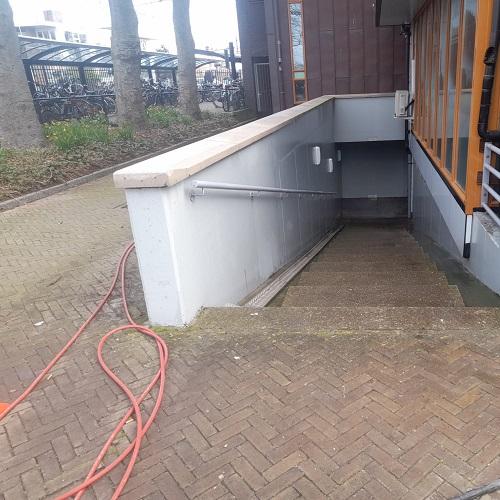Station Heiloo Reinigen afdekbanden keerwanden tegels trap April 2026