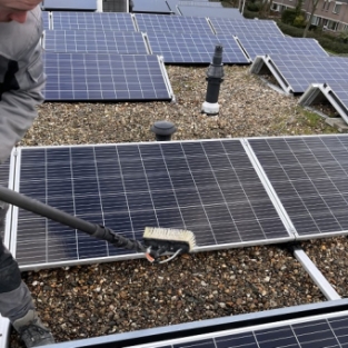 Onderhouden en schoonmaken van zonnepanelen installaties Alkmaar februari 2022