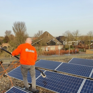 Reiniging buitenzijde schoolgebouw Akersloot Noord Holland februari 2021