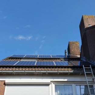 Reiniging inhoud dakgootranden en zonnepanelen woningen obdam en Heerhugowaard Maart 2021