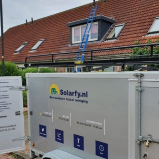 Schoonmaken dakgootinhoud en dakkapel woning particulier Heerhugowaard Juli 2020