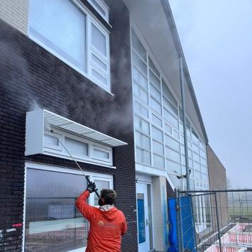 Reinigen aluminium gevelrooster school Heerhugowaard December 2022