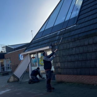Periodiek schoonmaak en reiniging onderhoud buitenzijde school Heerhugowaard februari 2022.