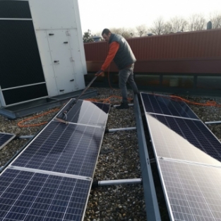 Reiniging buitenzijde schoolgebouw Akersloot Noord Holland februari 2021