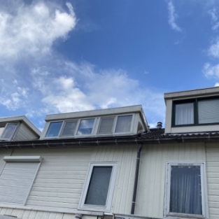 Schoonmaken dakkapellen en gevelbekleding woningen Alkmaar de Mare Mei 2021