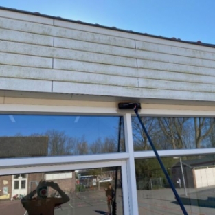 Reinigen boeidelen en kozijnen schoolgebouw Heerhugowaard April 2020