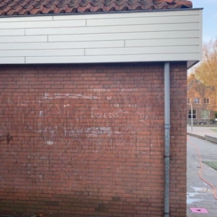 Reinigen boeidelen en kozijnen schoolgebouw Heerhugowaard April 2020