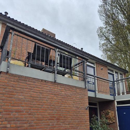Reiniging gevels, bergingen, galerijvloeren en hekwerken complexen Bergen december 2025