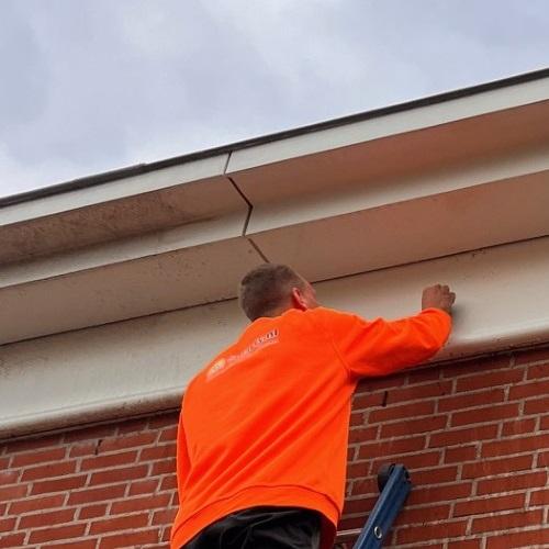 Reinigen boeidelen, dakkapel, kozijnwerk en ramen woningen Heiloo mei 2024