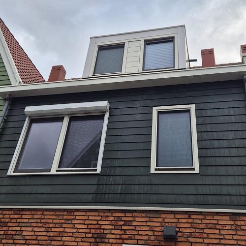 Reinigen dakkapel, dakgoot en  zonnepanelen Zaandam oktober 2025